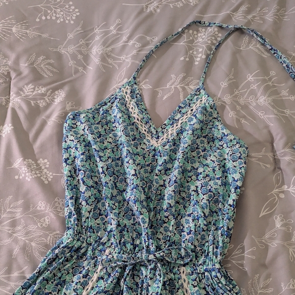 Hollister blue floral romper - Picture 2 of 6